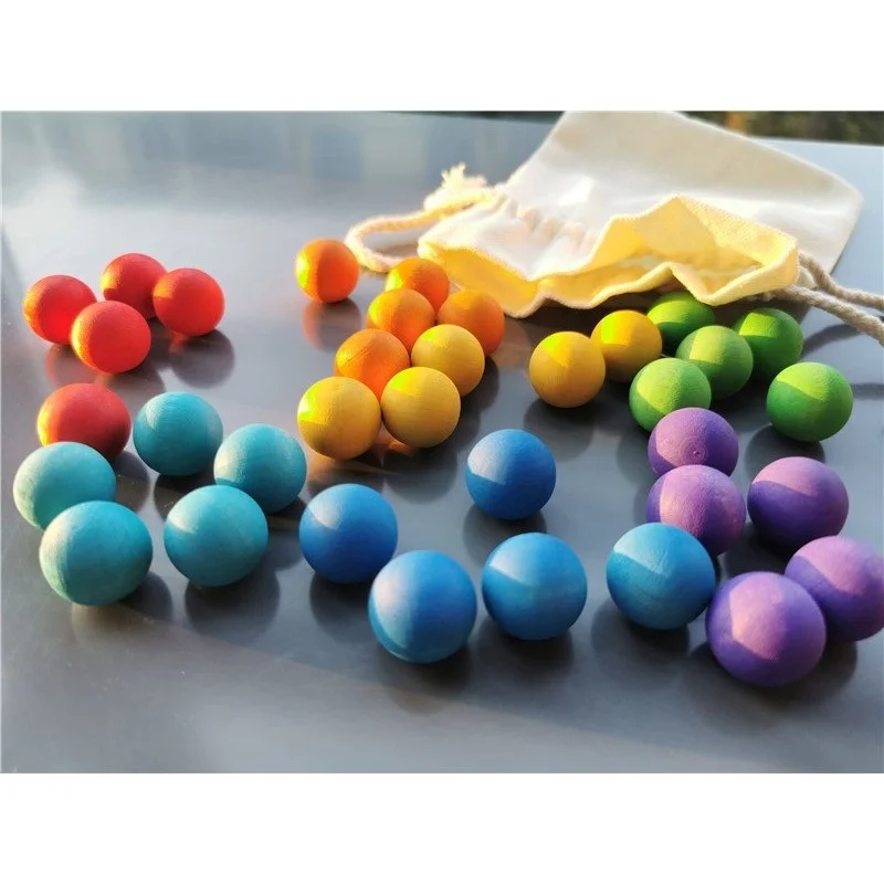Rainbow Balls – Träkulor i Regnbågsfärger