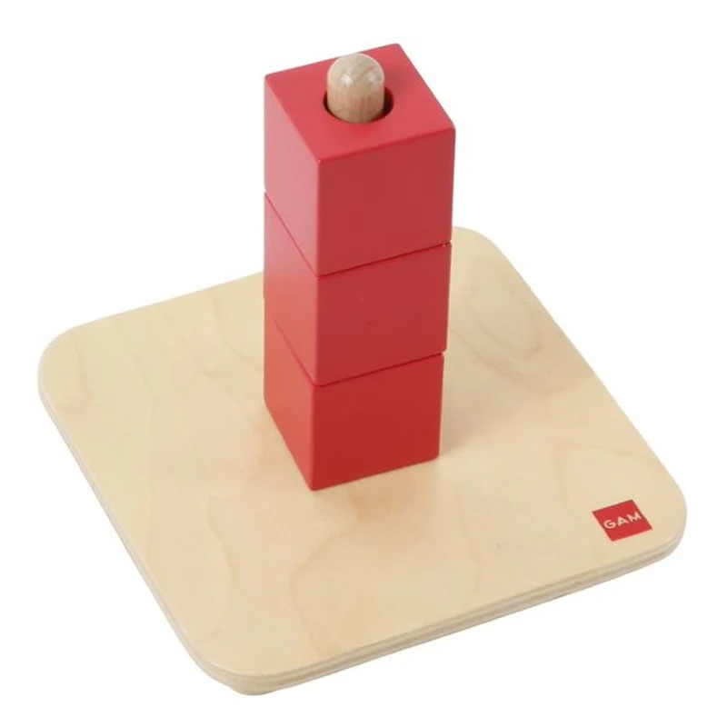 Cubes sur tige verticale
