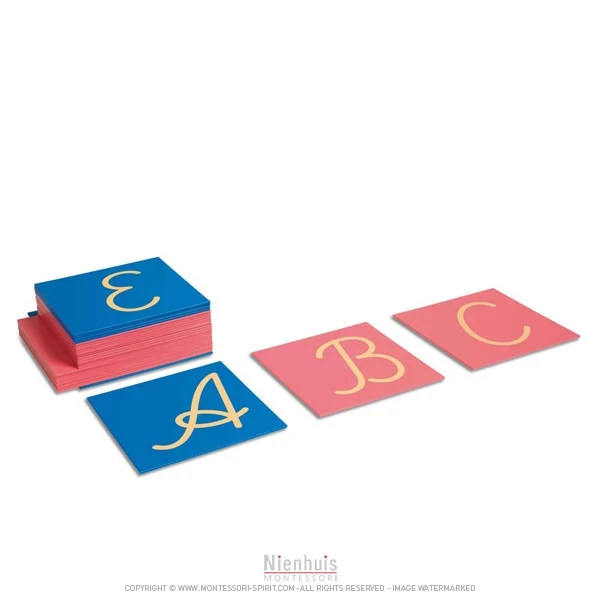Lettres rugueuses majuscules : version internationale cursif