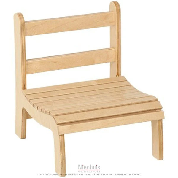 Chaise à lattes basse : 13 cm