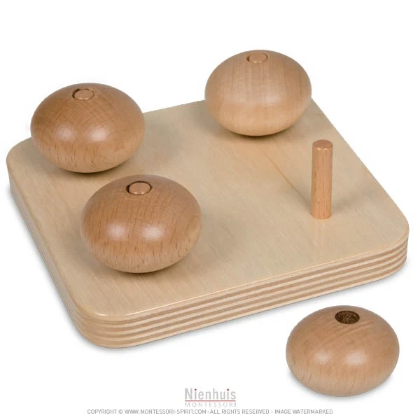 Ellipses en bois sur tiges verticales