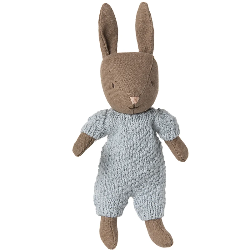 Maileg Hare, Micro - Brun - Blå Strikket Dragt