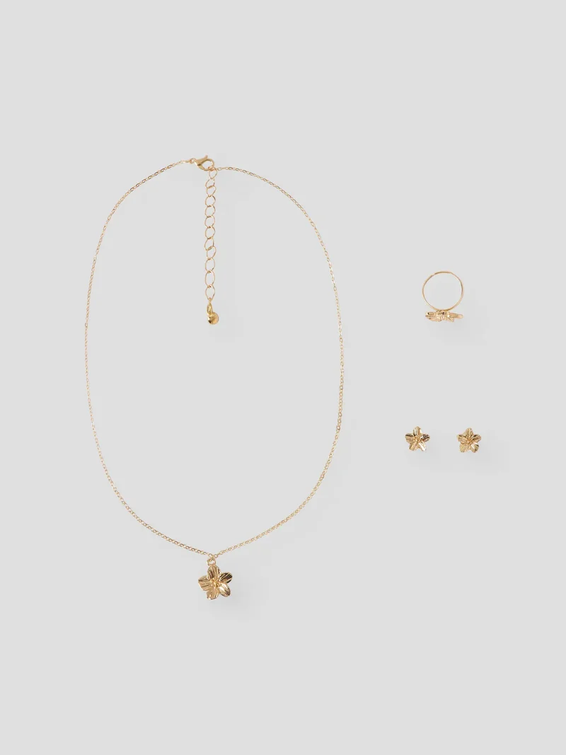 Set halsband, örhängen och ring