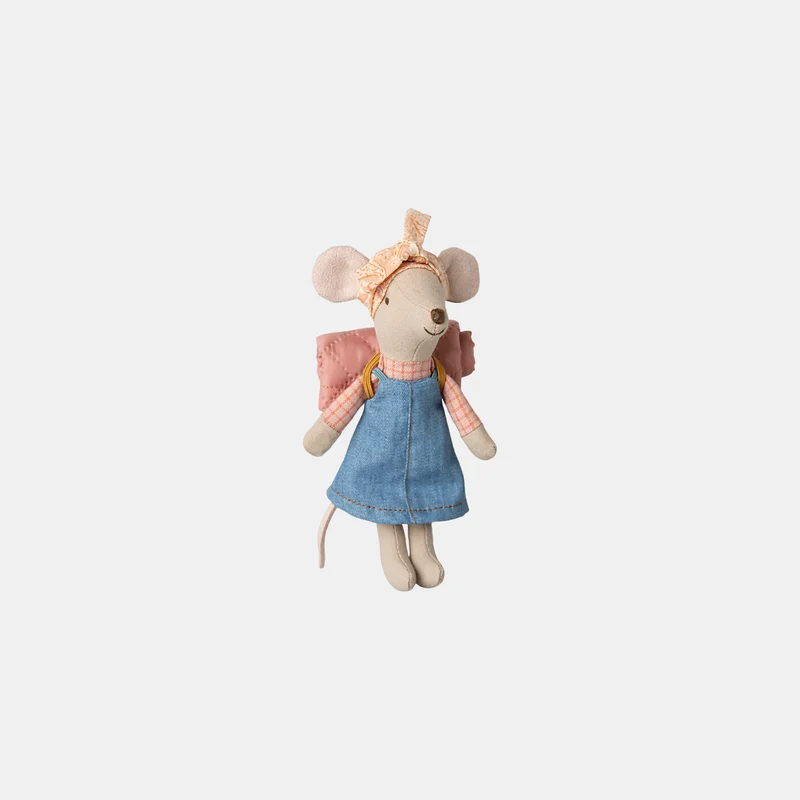 Hiker mouse, big sister