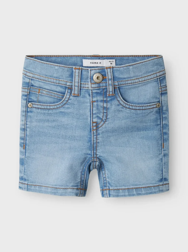 Ljusa jeansshorts mini