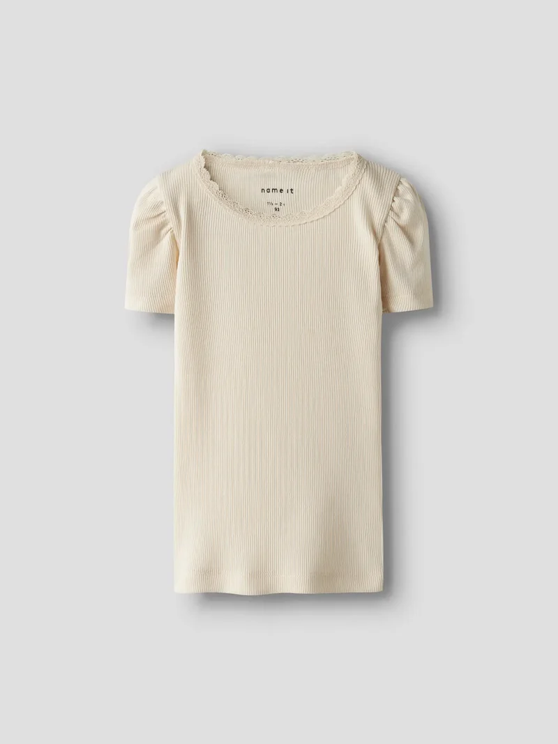 Ribbad beige topp med spets